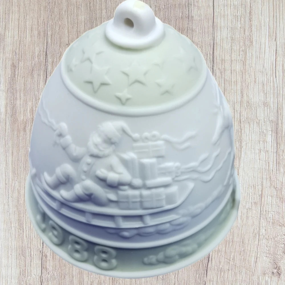 Lladro christmas bell 1988 depicting santa & sleight and reindeer